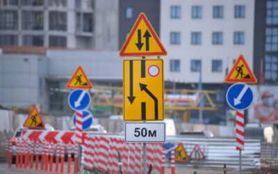 Sécurité sur chantiers : L’importance des panneaux de signalisation