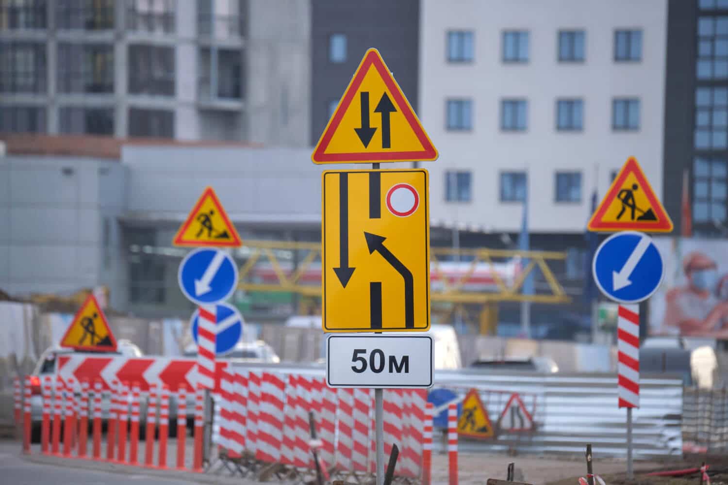 L’importance des panneaux de signalisation pour renforcer la sécurité sur les chantiers